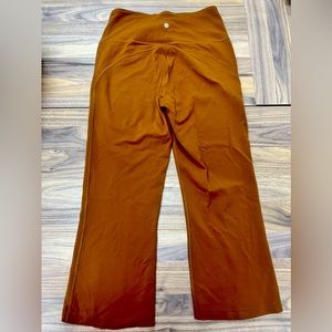 Groove Super-High Rise Crop 23” NULU pant in roasted brown size 10